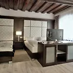 Grand 4*