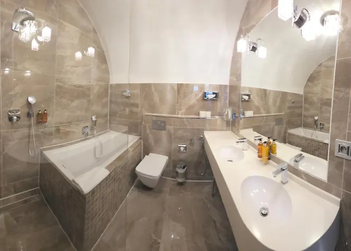 غراند فندق 4*