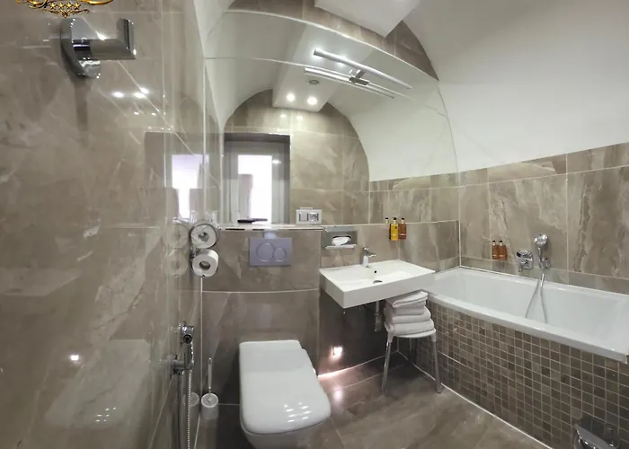 فندق غراند 4*